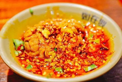 娄底光头炒菜网红打卡,火辣厨艺引全民热议，美食之旅新地标