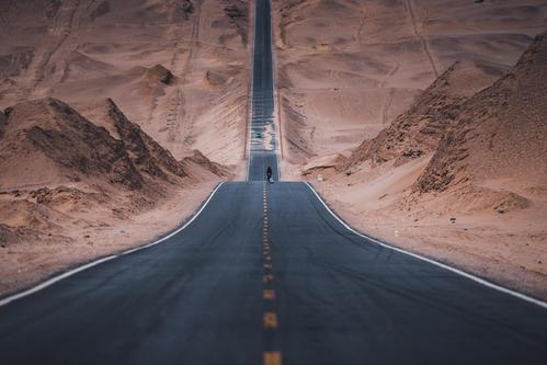 青海网红公路违章停车吗,违章停车需注意！