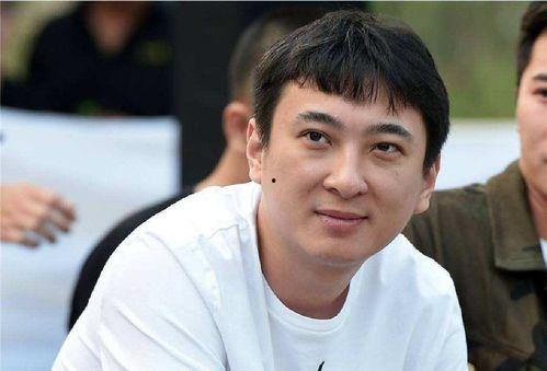 小哇吃瓜娱乐博主,揭秘娱乐圈幕后故事，带你领略明星真实一面